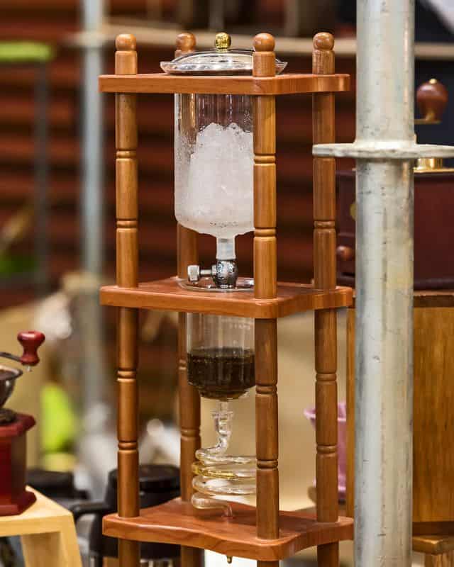 cold filtered coffee maker with wooden stand