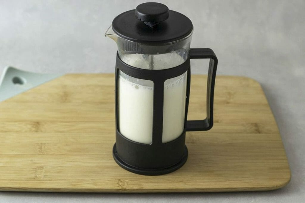 How To Froth Milk For Coffee [4 easy ways] Coffeewise