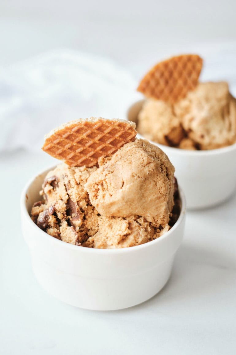 easy homemade nutella coffee ice cream no eggs with wafer in bowl.