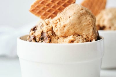 White bowl with nutella coffee ice cream scoops.