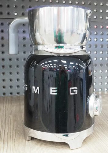 SMEG MILK FROTHER BLACK.
